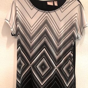 Chico’s Black/White Abstract Top